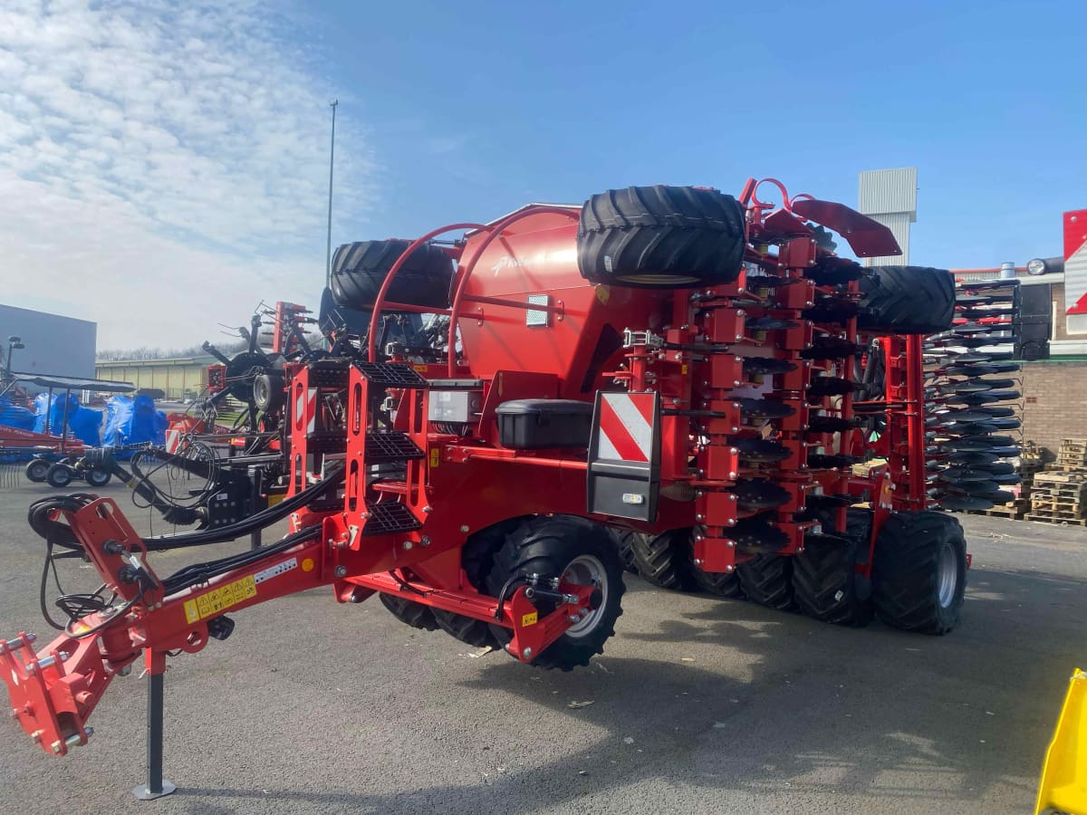 Kverneland u-drill plus 4m folding