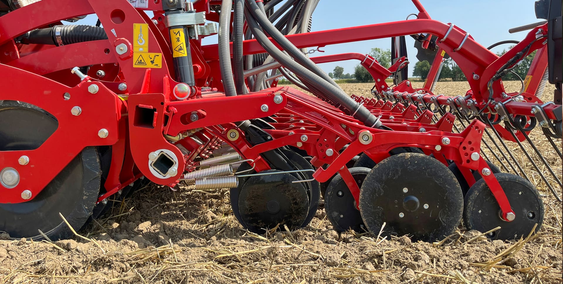 Spandiconcime Exacta TL GEOSPREAD al lavoro in campo aperto