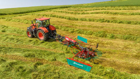 Achieve maximum raking flexibility with Kverneland 9671 S Vario!