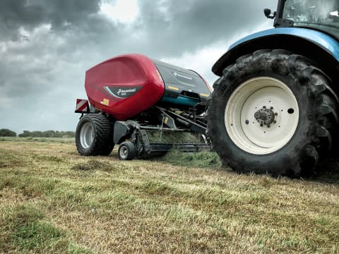 Kverneland 6500F high-performance fixed chamber balers for wet silage conditions