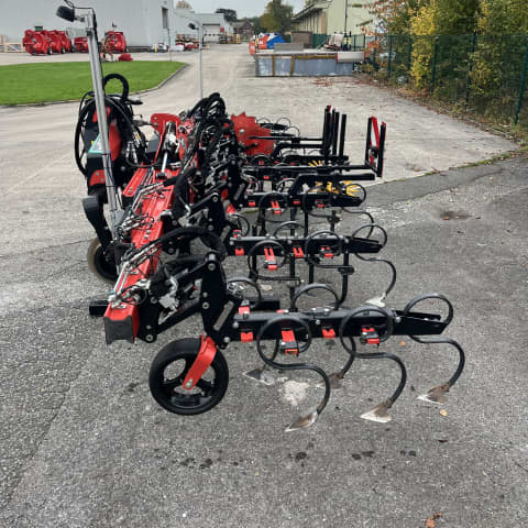 Kverneland - Kverneland Onyx Inter-row cultivator with Kverneland Lynx guidance interface