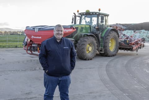 Kverneland Huw Jones f-drill with 4m CB toolbar and NG-H 101 F30 power harrow