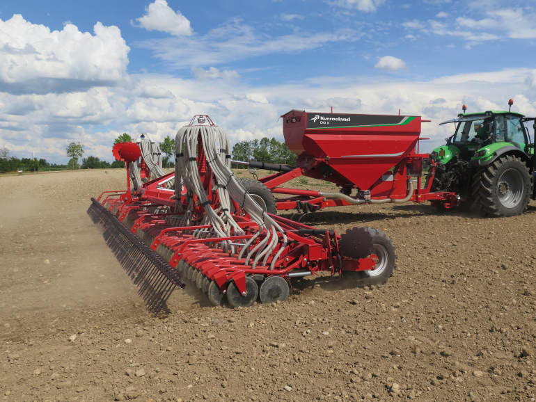 Pneumatic seed drills - Kverneland DG2 High Capacity Pneumatic Seed Drill, superior depth control and high performance on field