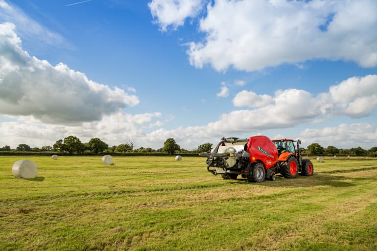 Fixed Chamber Baler-Wrapper combinations - FastBale Kverneland, revolutionary solution that produces bales nonstop