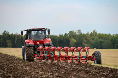 Kverneland 6300 S, provides the best soil preparation while ploughing