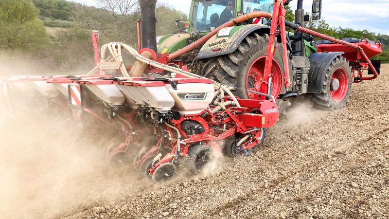 Kverneland Optima F SX with PUDAMA targeted fertiliser application with maize drilling