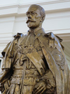 King george v statue