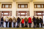 People%20voting%20during%20the%20election%20festival%202016