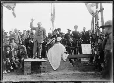 Prime Minister Billy Hughes standing on a makeshift platform before a crowd on his return from the Paris Peace Conference, Sydney, July 1919
