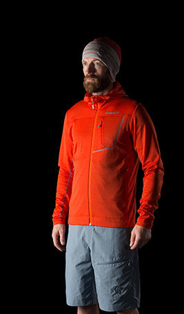 Comfortable, durable and lightweight fleece made of stretchy Polartec Power Stretch Pro®.