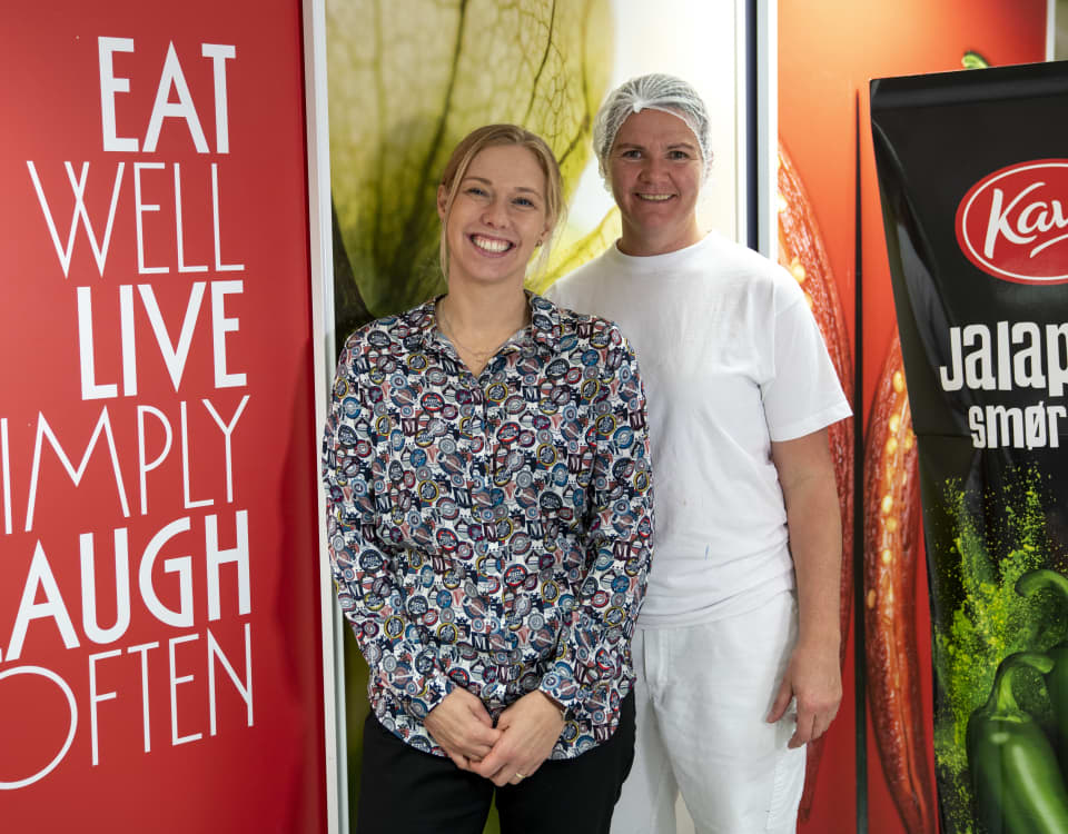 Ingunn Vårdal (t.v.) og Grete Moberg er stolte representanter for Kavli på International Food Contest i Herning, 2019