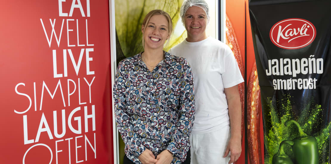Ingunn Vårdal (t.v.) og Grete Moberg er stolte representanter for Kavli på International Food Contest i Herning, 2019