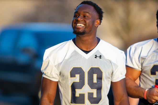 Notre Dame football junior vyper Ovie Oghoufo