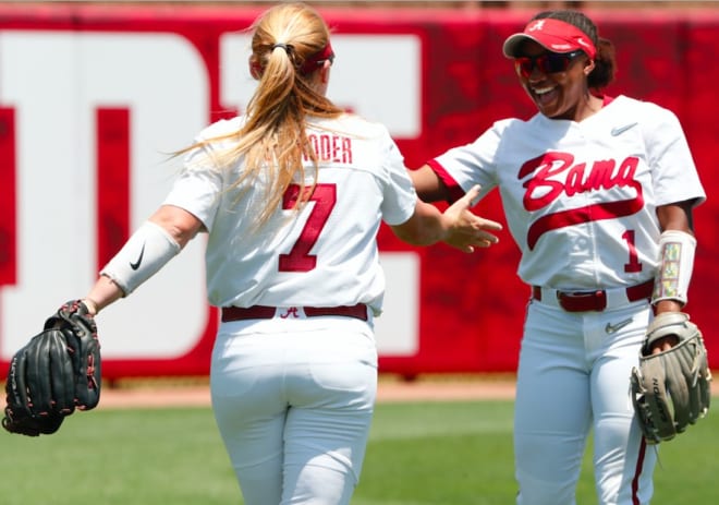 BamaInsider - Alabama Crimson Tide softball arrvies in Oklahoma City ...