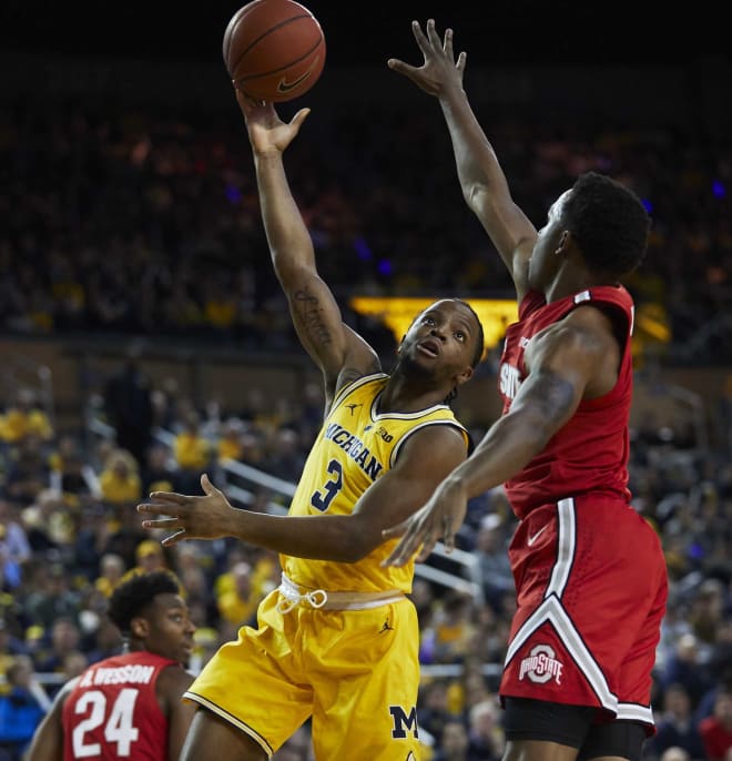 Michigan Wolverines guard Zavier Simpson shoots hook shot against Ohio State