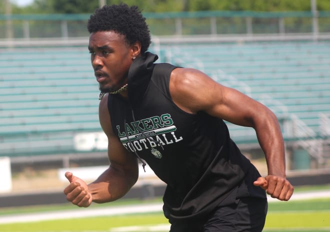 Rivals100 running back Donovan Edwards holds a Michigan Wolverines football recruiting offer from Jim Harbaugh.