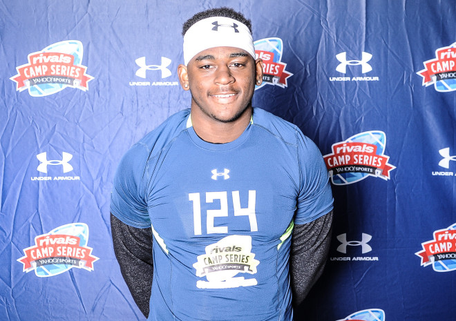 Notre Dame is looking to make a move on four-star defensive end Joshua Paschal.