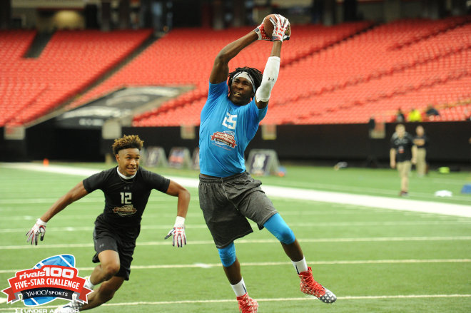 Robinson makes the catch in the one-on-one period at the Rivals Five-Star Challenge