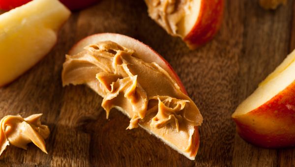 apple with peanut butter
