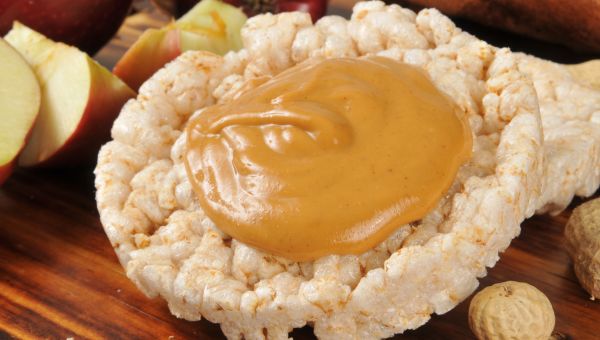 rice cake, peanut butter