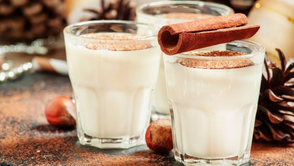 eggnog, holiday drink, cocktail, cinnamon