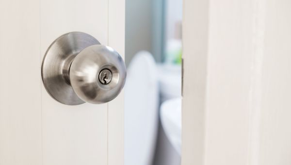 bathroom door, bathroom, door knob