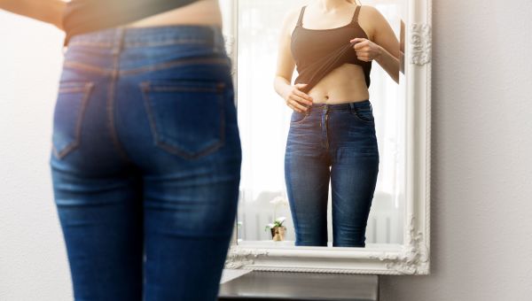 mirror, body image, stomach, lifting up shirt, woman