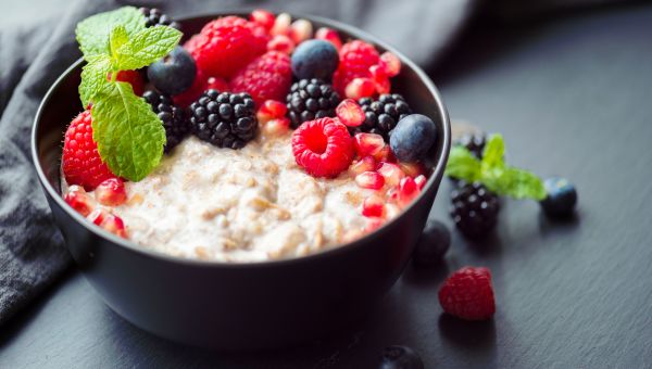 oatmeal with mixed berries
