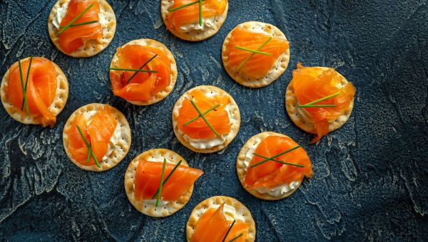 salmon and cream cheese crackers