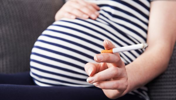 pregnant woman smoking