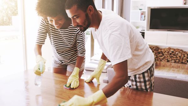 couple cleaning together