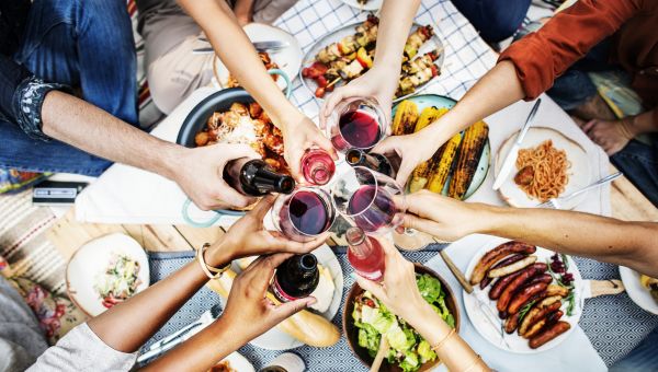 picnic, wine, alcohol, beer, cider, outdoor eating, friends, women, men, outdoors