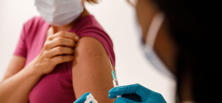 辉瑞生物科技新冠疫苗获得FDA全面批准