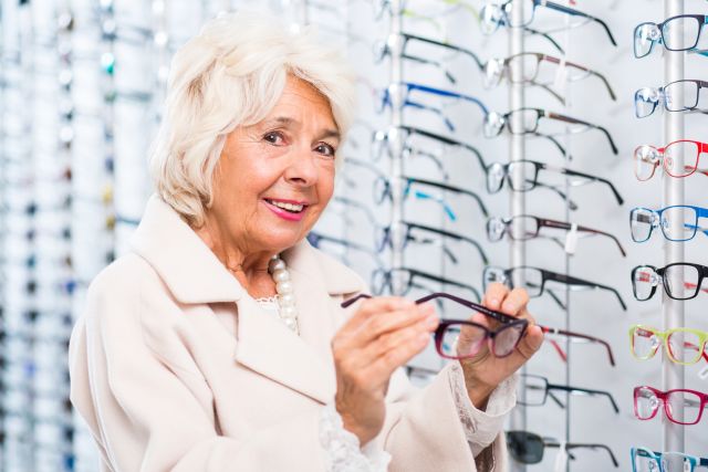 senior woman shopping for frames
            