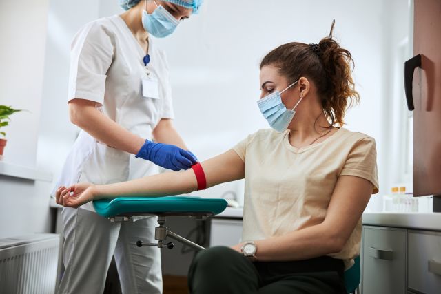 A person with bipolar disorder has blood drawn at a healthcare appointment. In addition to a psychiatrist, a primary care provider is a valuable member of a healthcare team for bipolar disorder.