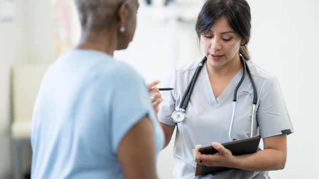 A woman speaks with her ophthalmologist about treatment options for diabetic macular edema.