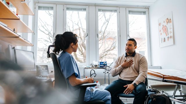 A man living with ATTR-CM talks to his healthcare provider about cardiomyopathy symptoms and how they are affecting his day-to-day life.