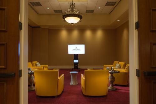 Discover your new meeting place at Renaissance International Plaza Hotel
