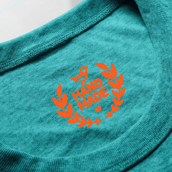 Handmade med krans - strygemærke