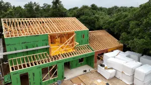 Truss vs. Handcut Roofs: Expert Builders Weigh In