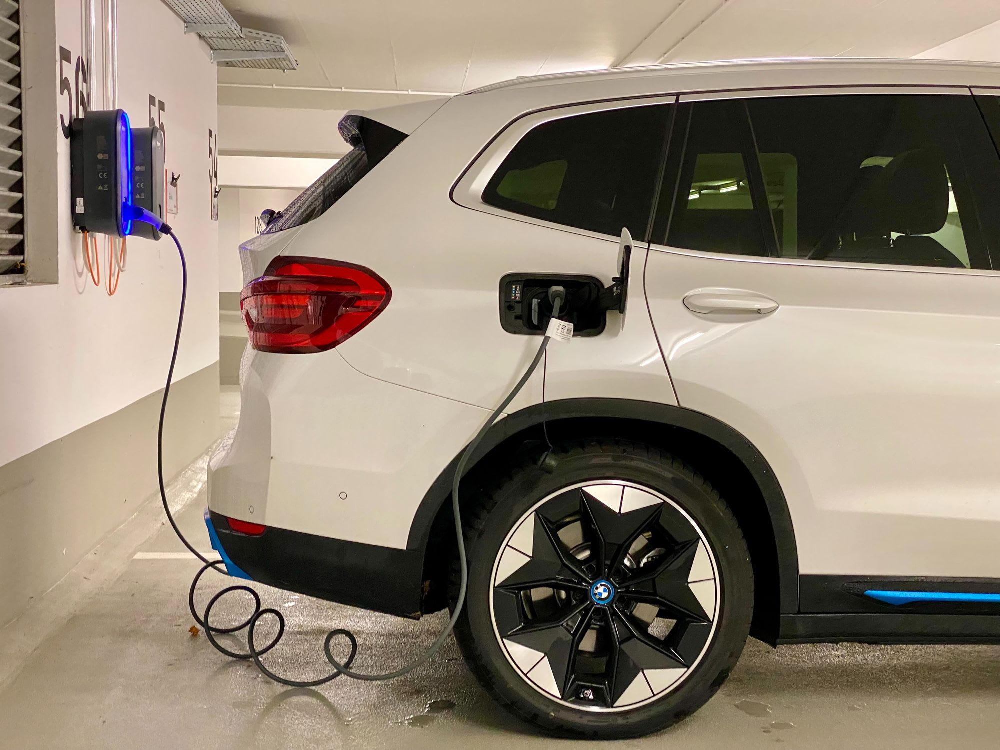 Which Electric Car is Right for You? 18 Pros and Cons of Electric Cars - Wildgrid Home